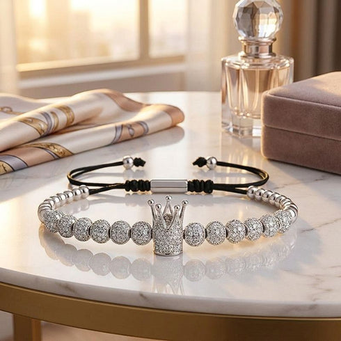 UNIQAL Royal Silver Crown Armband als stilvolle Geschenkidee, versilbertes Armband mit glänzenden Zirkonia-Steinen und verstellbarer Passform für jeden Anlass