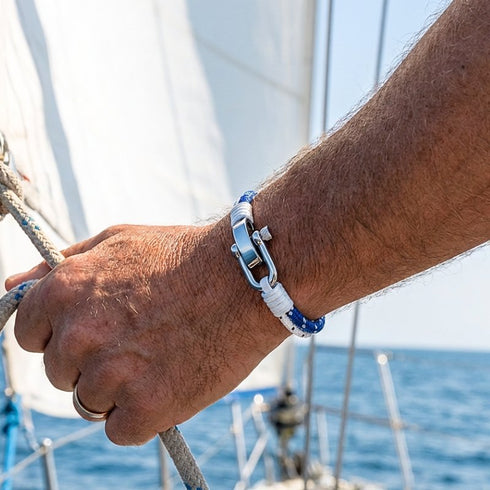 Individuell gravierbarer Begleiter für Alltag, Freizeit und Segelabenteuer mit starker maritimer Ausstrahlung