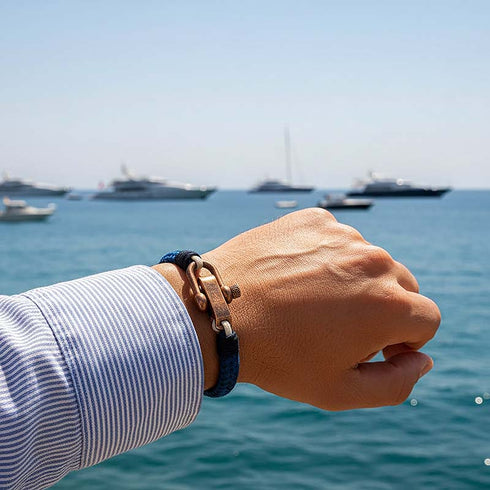 UNIQAL maritimes Accessoire aus robustem Tau bei Bootsfahrt über offenes Meer mit persönlicher Gravur Emoji