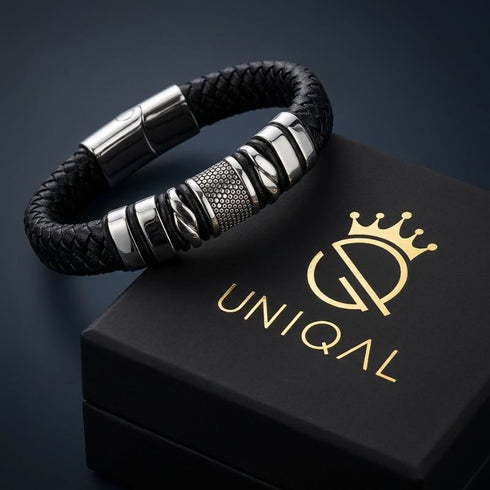 Uniqal SILVER MAMBA Armband mit Gravur – schwarzes geflochtenes Herrenarmband mit silberfarbenen Metallelementen und markantem Design.