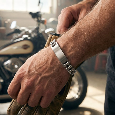 SILVER RIDER gravierbares Edelstahlarmband kombiniert mit sportlichem Mountainbike Lifestyle und maskuliner Ausstrahlung