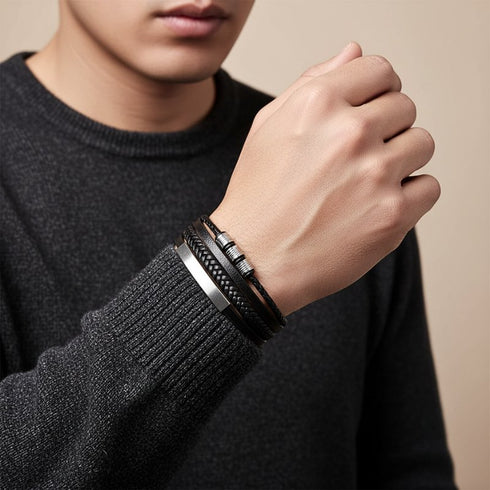 Uniqal SILVER SHAPE Lederarmband für ihn im Alltag getragen, individuelles Design mit persönlicher Gravurbotschaft