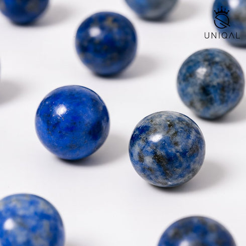 Uniqal handgearbeitete Schmuckperlen aus Halbedelstein – Symbol für Wahrheit, mentale Klarheit und innere Zentrierung.