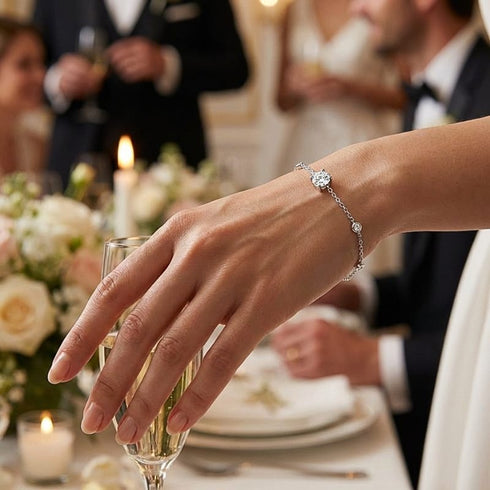 Elegantes Moissanit Armband mit zentralem Solitärstein kombiniert mit Abendkleidung, hochwertiger Damenschmuck mit individueller Gravur