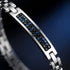 Detailaufnahme des UNIQAL STELLE Armbands mit funkelnden blauen und schwarzen Premium-Zirkonia in hochwertiger Edelstahlfassung