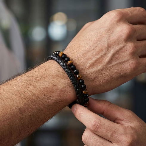 Uniqal TIGER EYE PASSION Lederarmband am Handgelenk – schwarzes Flechtarmband mit Tigerauge-Perlen für einen stilvollen Casual-Look