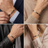 UNIQAL TRECCIA ROSEGOLD BLACK SILBER Armband in verschiedenen Alltagssituationen getragen, vielseitiges Premium-Accessoire für Business, Freizeit und elegante Looks mit zeitloser Modernität