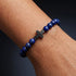 Lapislazuli Armband mit schwarzem Zirkonia-Kreuz am Handgelenk getragen für Damen und Herren