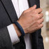 Uniqal WATER Herrenarmband im Business-Look – schwarzes geflochtenes Armband mit blauen Akzenten für Unternehmer, Manager und moderne Männer.