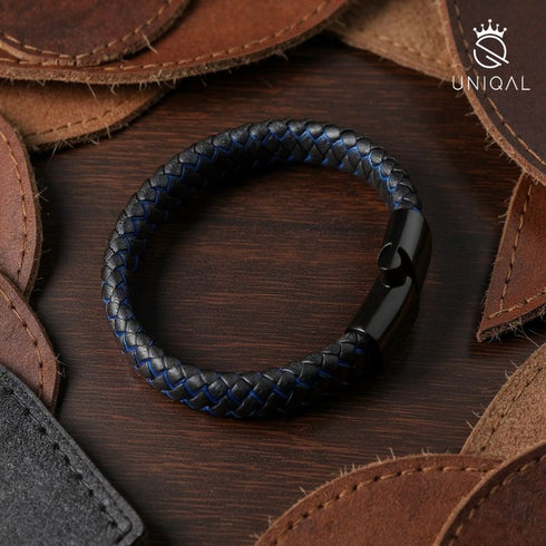 Detailaufnahme des Uniqal WATER Lederarmbands – hochwertiger Magnetverschluss aus Edelstahl, präzise Verarbeitung, inspiriert von Wasser und Energie.