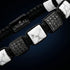 Detailaufnahme eines hochwertigen Edelsteinarmbands aus Howlith mit charakteristischer Marmorierung