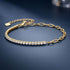 VALERIA Moissanit Armband 14K Gold – Damen Goldarmband mit funkelndem Moissanit, abends im warmen Licht getragen, Uniqal