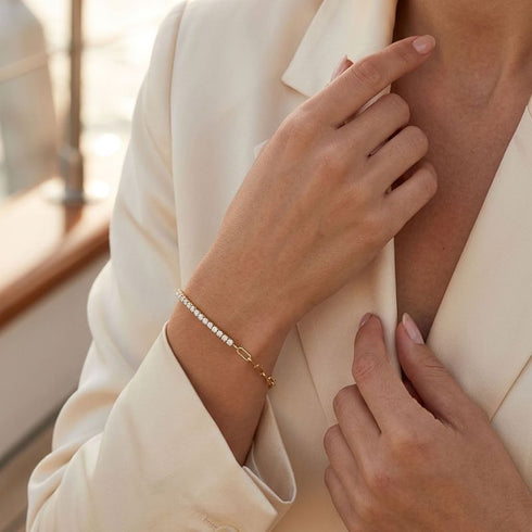 VALERIA Moissanit Armband 14K Gold – Damen Goldarmband mit Moissanit, elegant zum weißen Blazer getragen, Uniqal