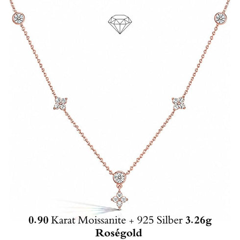 VELVET BLOSSOM ROSE von UNIQAL: roséfarbene Moissanit-Halskette aus 925 Silber mit ca. 0,90 Karat und floralen Elementen auf weißem Hintergrund.