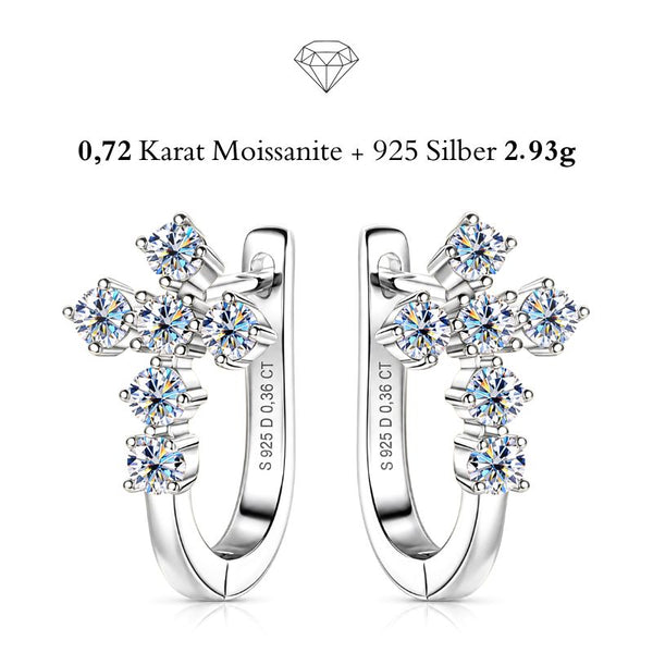VERA von UNIQAL: Kreuzohrringe aus 925 Sterling Silber mit Weißgold-Beschichtung und insgesamt 0,72 Karat Moissanit, paarweise auf weißem Hintergrund.