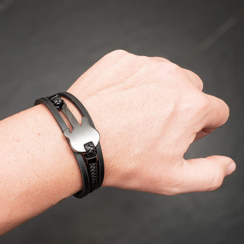 schwarzes armband mit gitarre aus leder und magnetverschluss uniqal