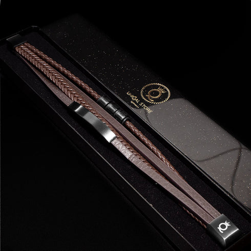 personalisiertes braun lederarmband herren mit gravur uniqal shape bracelet