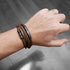personalisiertes braun lederarmband herren mit gravur uniqal shape bracelet