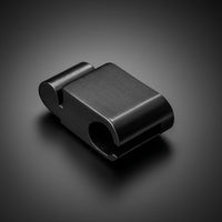 Schwarzer Magnetverschluss aus Edelstahl am DARK BONE BLACK Lederarmband uniqal