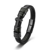 Uniqal GLORY in Schwarz – maskulines Lederarmband mit Kreuzdetail aus Edelstahl; personalisierbar und kraftvolles Geschenk für Männer mit Stil.