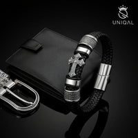 Uniqal GLORY Herrenarmband auf schwarzem Hintergrund – modernes Accessoire mit Kreuzsymbol, exklusiv gravierbar, perfektes Präsent zum Jubiläum.