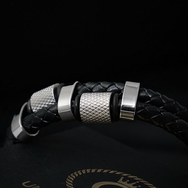 silbernes lederarmband premium leder technics edelstahl magnetverschluss uniqal bestseller bracelet