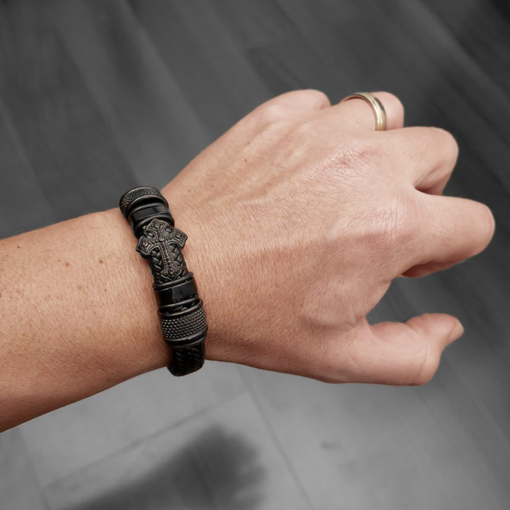 schwarzes lederarmband herren mit kreuz uniqal