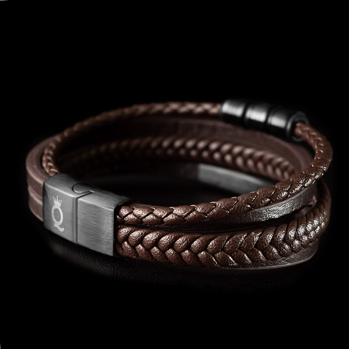personalisiertes braun lederarmband herren mit gravur uniqal shape bracelet